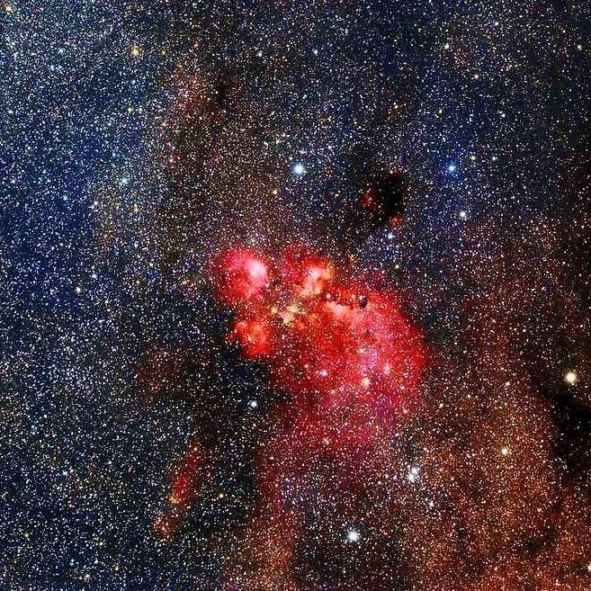 ngc6334也称为猫掌星云熊掌星云和古姆64