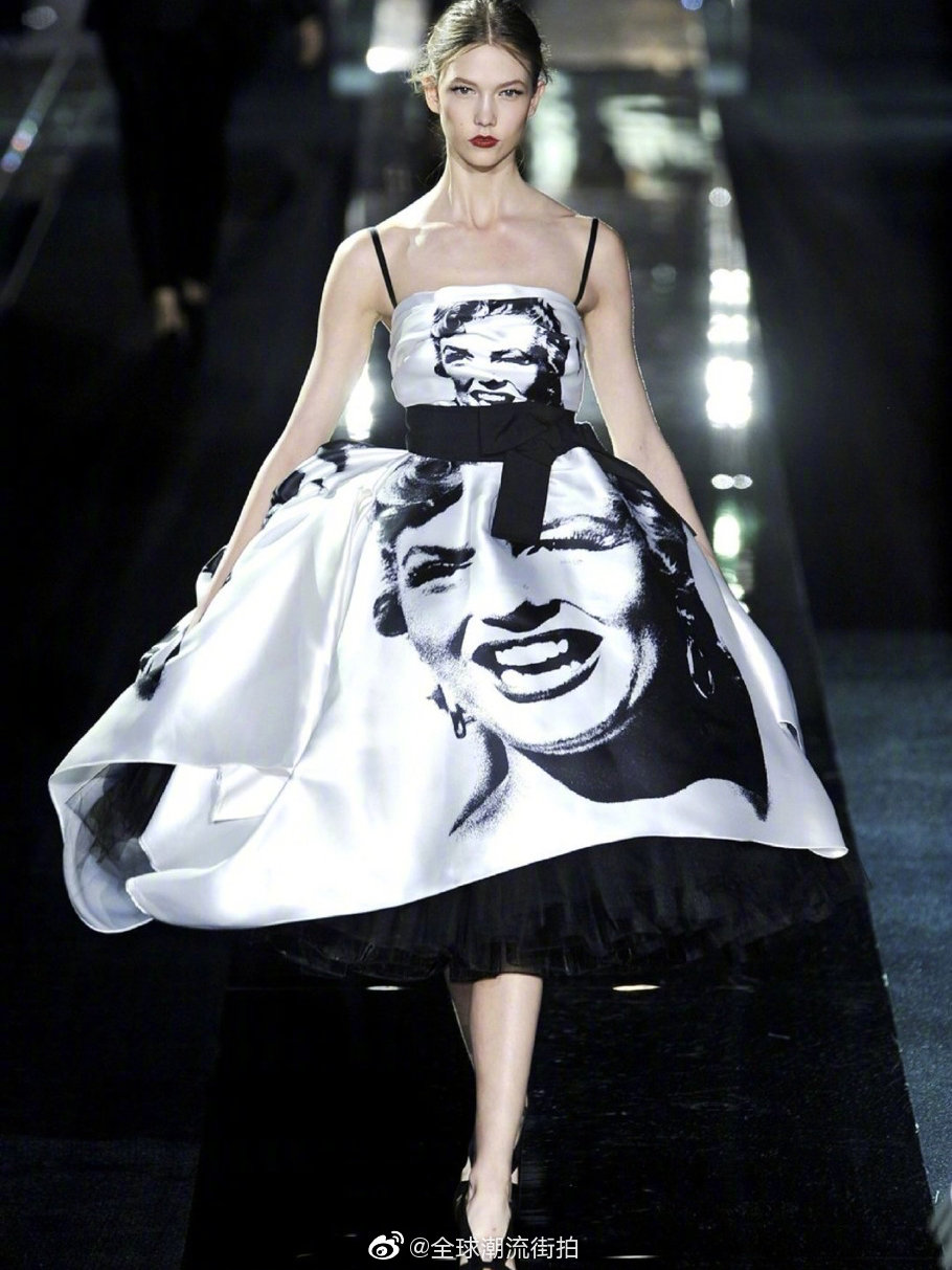 超模卡莉·克劳斯,海盗爷的最爱,名副其实的dior小精灵__财经头条