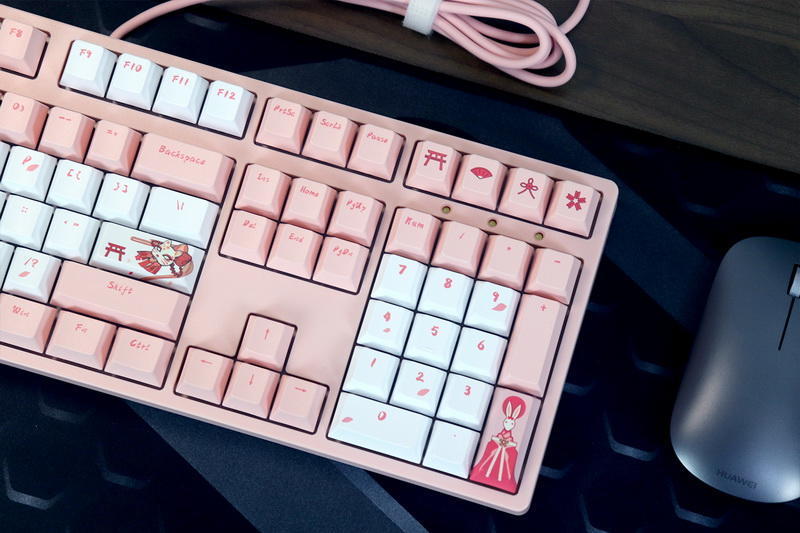 粉萌少女心,pbt 樱桃红轴,ikbc白无垢樱花定制版机械键盘体验