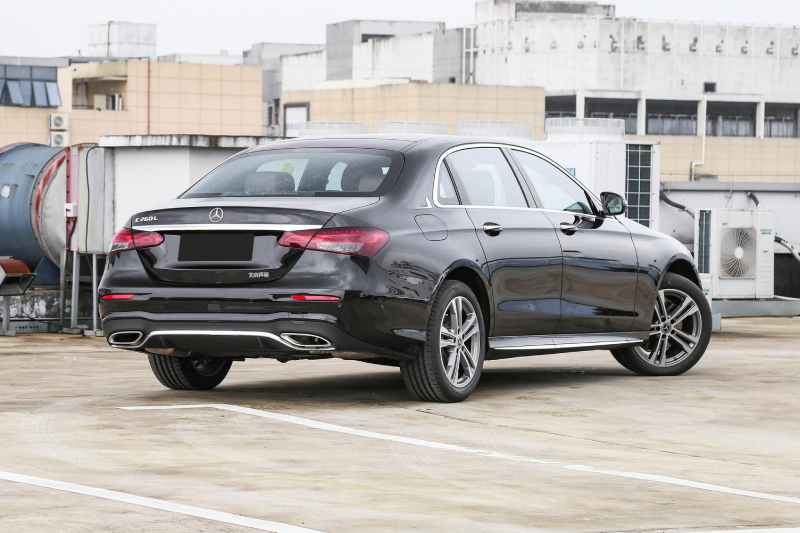 抢先看2021款奔驰e级260 l运动轿车到底值不值