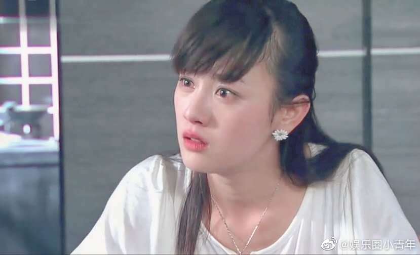 当年收视冠军剧《夏家三千金》张檬演的杨真真被戚薇饰演的反派夏友善