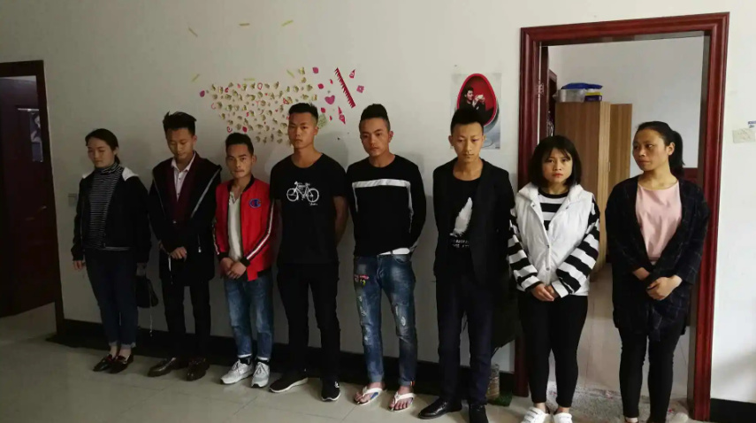 我去找在外地打工的老婆,看到她和5个男人同住后,我瞬间崩溃了休闲区蓝鸢梦想 - Www.slyday.coM 我去找在外地打工的老婆,看到她和5个男人同住后,我瞬间崩溃了休闲区蓝鸢梦想 - Www.slyday.coM