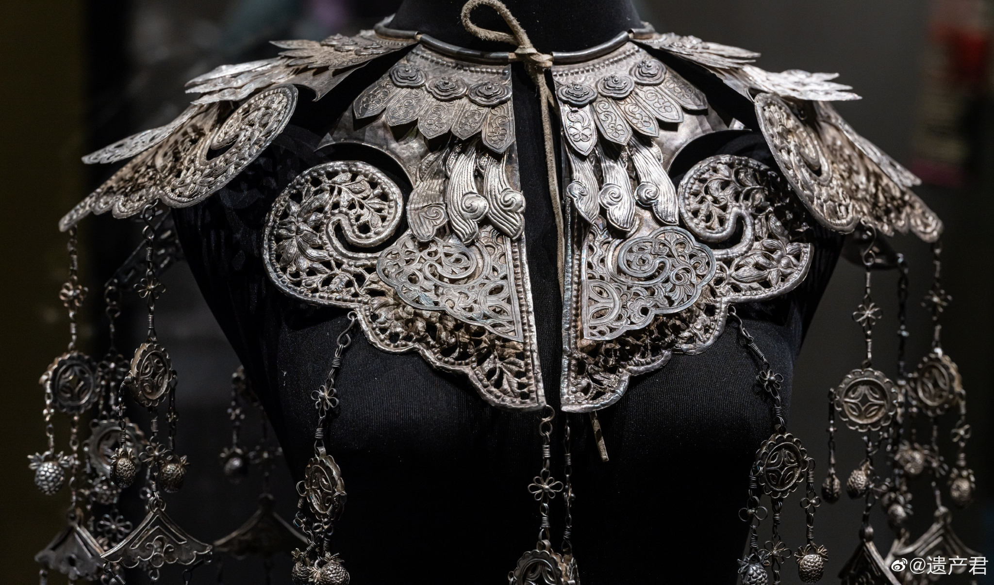 云南省博物馆藏· 清代壮族银披肩