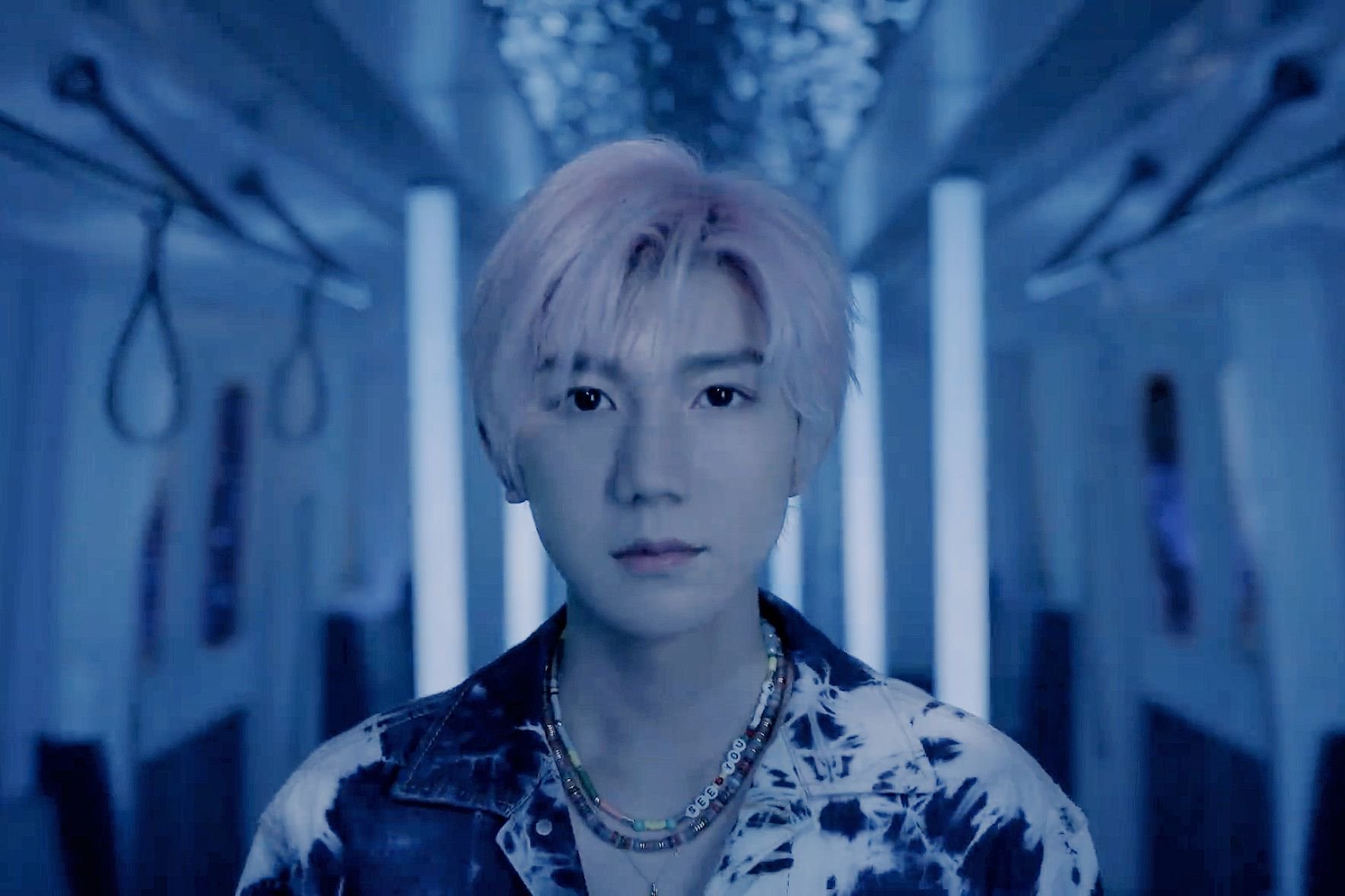 王源的粉发,真的太好看啦_高清图集_新浪网