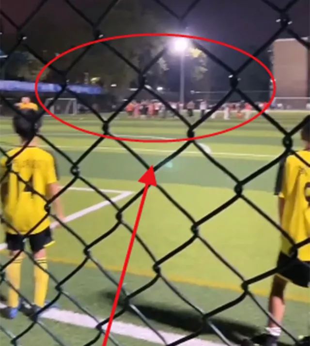 从“争抢”到“强征”,这群大爷大妈用铁锤砸碎小学生的足球梦休闲区蓝鸢梦想 - Www.slyday.coM 从“争抢”到“强征”,这群大爷大妈用铁锤砸碎小学生的足球梦休闲区蓝鸢梦想 - Www.slyday.coM