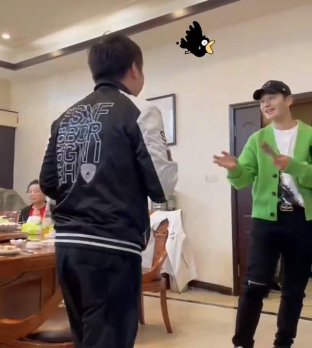 黄晓明开“家庭演唱会”!甜蜜揽姑姑唱歌,妈妈近照优雅歌声悠扬休闲区蓝鸢梦想 - Www.slyday.coM 黄晓明开“家庭演唱会”!甜蜜揽姑姑唱歌,妈妈近照优雅歌声悠扬休闲区蓝鸢梦想 - Www.slyday.coM