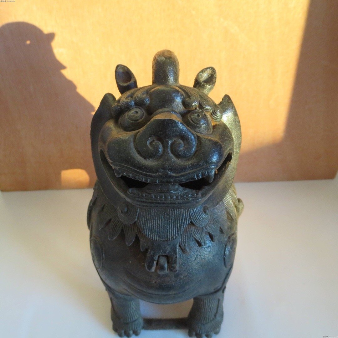 獬豸又称獬廌,是中国古代神话传说中的神兽,体形大者如牛