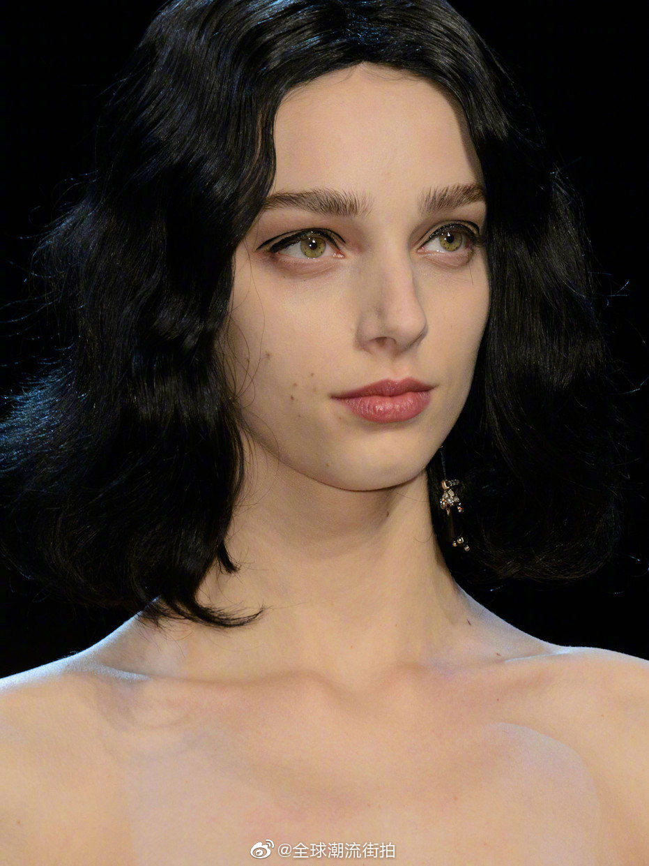 巴西超模larissamarchiori让人惊艳的精致五官