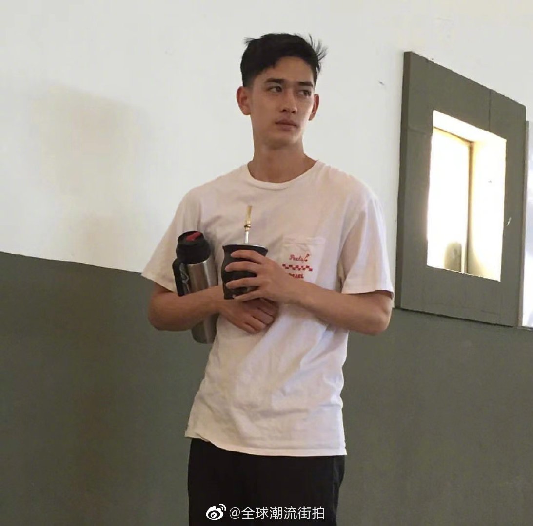 日本男模浅野启介,由内而外散发着一种清冷文艺的气息