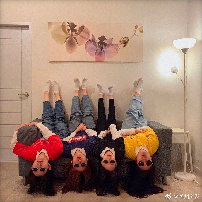 闺蜜合照专用沙雕姿势,这样拍照好有意思,马克,要用上了.