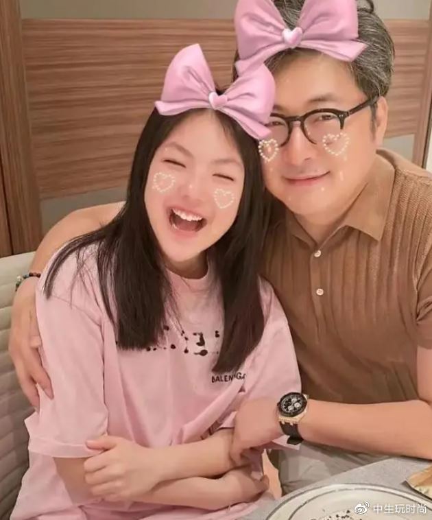 李湘女儿言行惹争议,王诗龄回国后仍说英文引发热议__财经头条