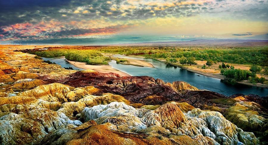 布尔津五彩滩景区,号称是"新疆最美的雅丹地貌_高清图集_新浪网