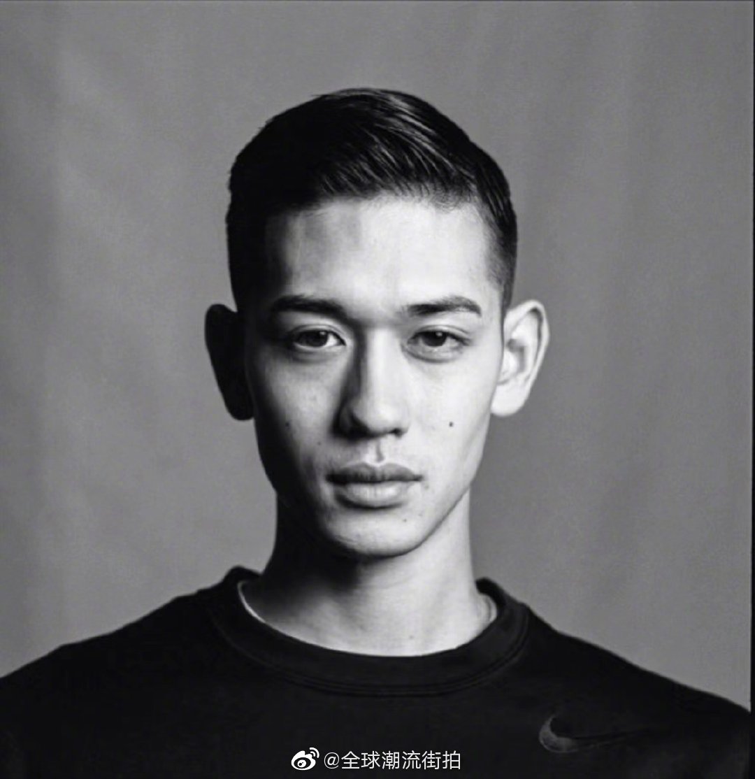 日本男模浅野启介,由内而外散发着一种清冷文艺的气息