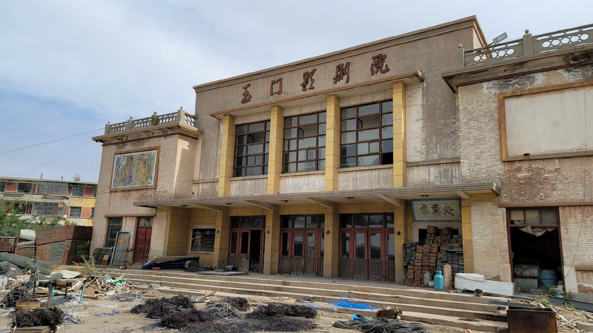 油田老城:老玉门市.海拔2400米.不像传说中的废弃了__财经头条