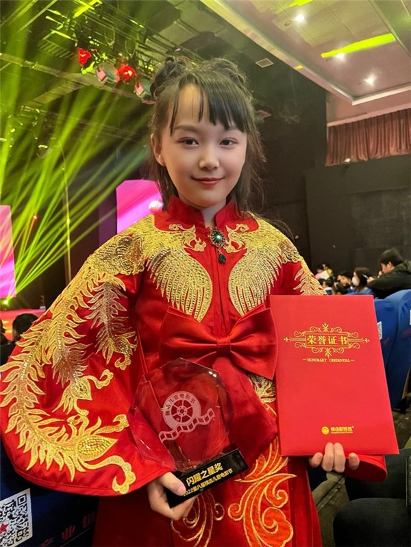 第八届横店儿童电影节颁奖盛典汪子轩荣获“闪耀之星”|横店|电影节|颁奖盛典