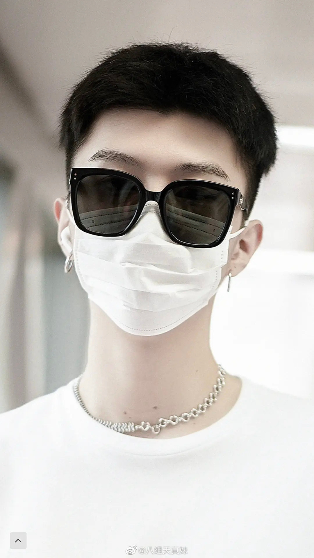 范丞丞最新机场饭拍图,短发的帅哥好清新_高清图集_新浪网