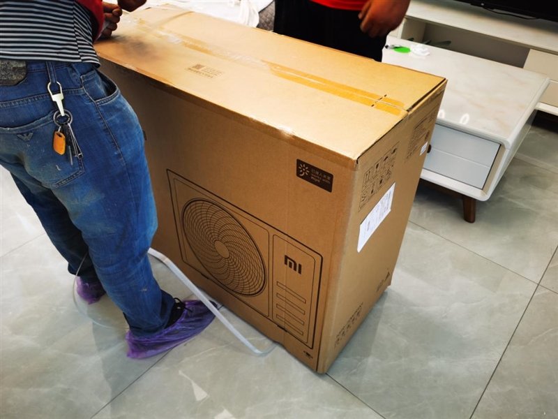 坐在客厅感受自然风小米立式柔风空调评测小爱在手随心所欲