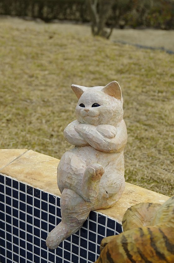 用木雕雕刻出猫咪的各种形态,这傲娇的小表情害挺逼真93(ins_高清