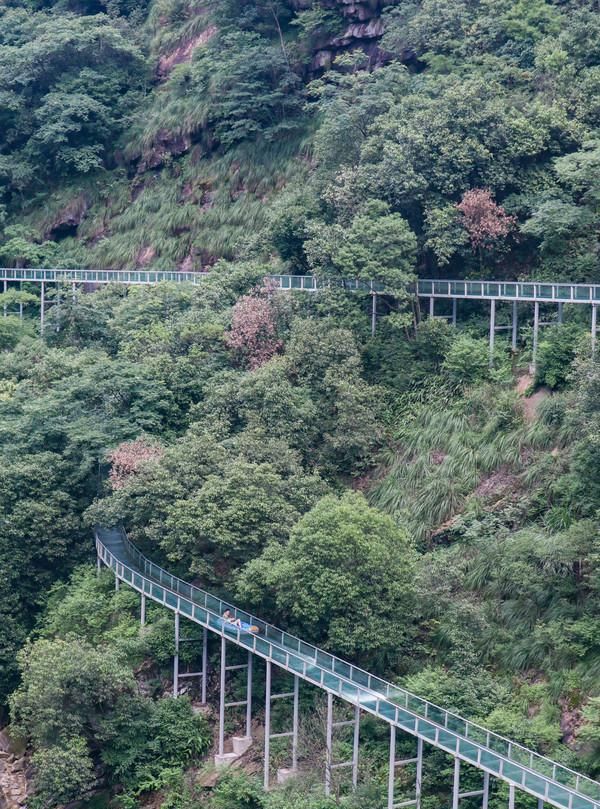杭州周边避暑胜地桐庐山湾湾景区体验最刺激的漂流