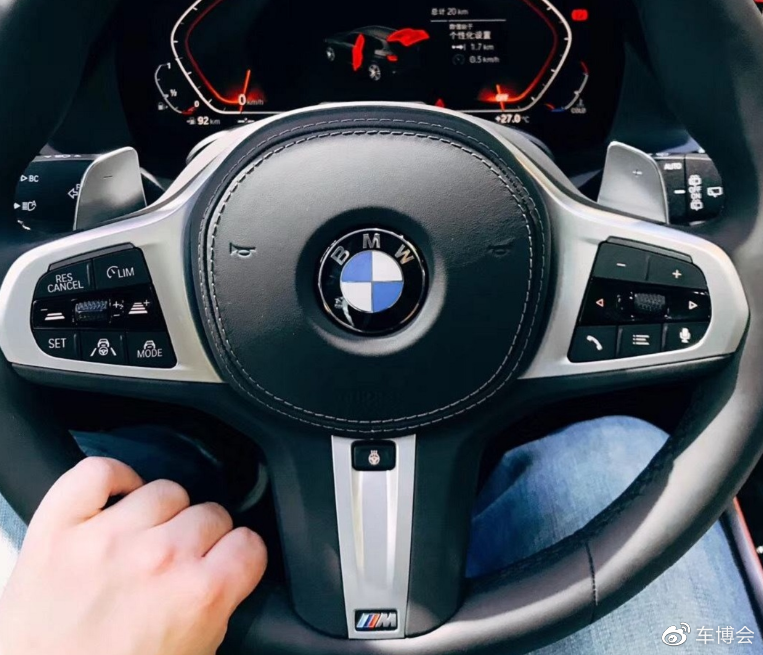 哪种姿势开车最帅老司机用这种姿势开出去迷倒一大片女生