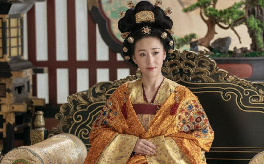《骊歌行》中,苗圃饰演的皇后是以历史上的"长孙皇后"为原型,其雍容