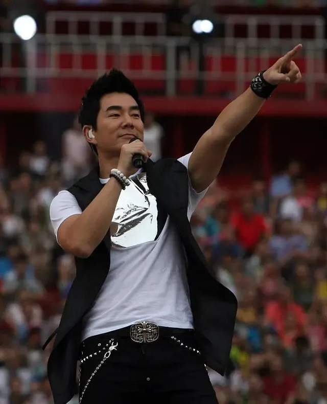 芒果头条丨你永远可以相信小齐哥休闲区蓝鸢梦想 - Www.slyday.coM