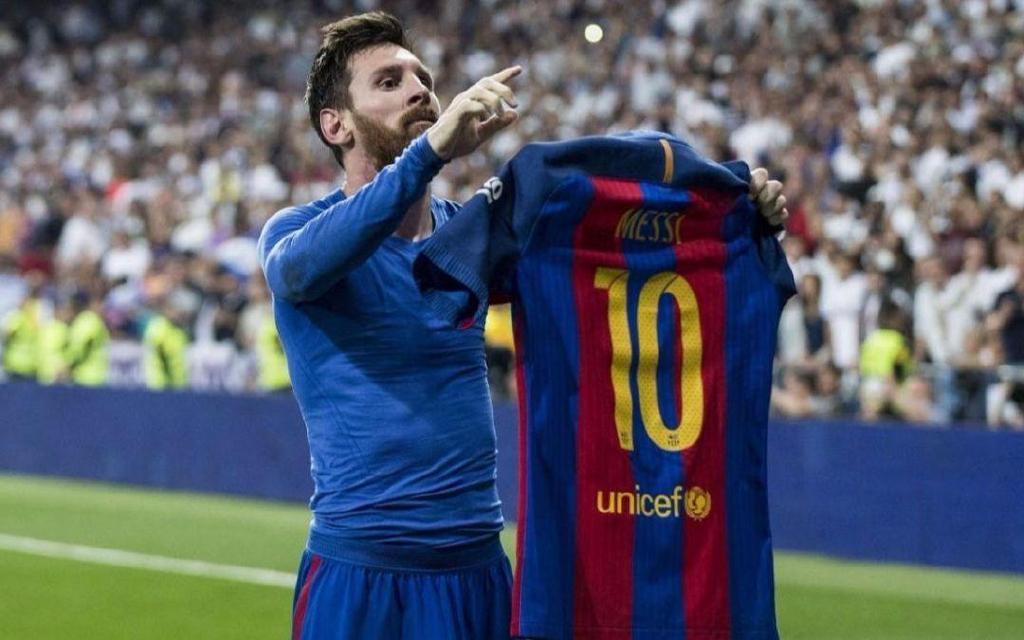 2022年夏天,c罗还是英超银靴,2022年冬天,梅西率领阿根廷夺得世界杯