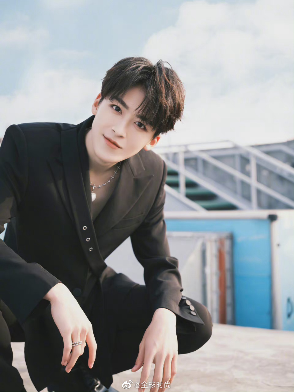 何洛洛最新活动大片释出