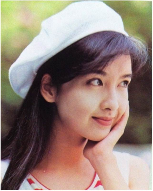 90年代经典复古港妆,可以代表香港颜值的女星,非周慧敏莫属