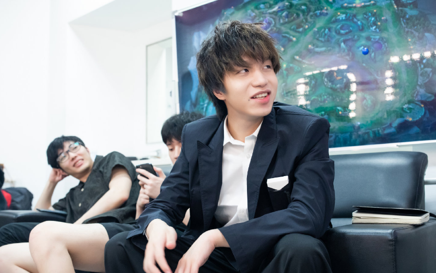 明凯:相信朱老板|edg|edg战队_新浪新闻