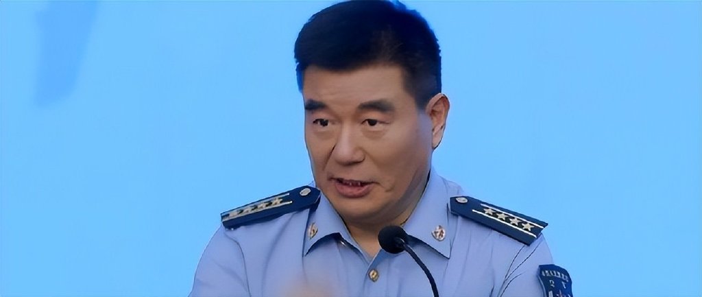 周惠林,55岁,国家一级演员