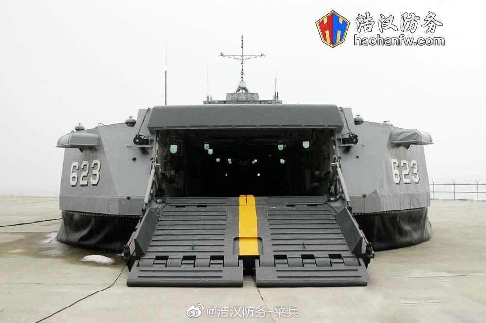韩国海军12061型murena-e(海鳝-e)气垫登陆艇的稀有照片