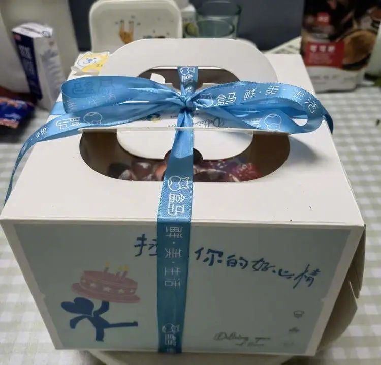 上海这个小区的生日会火了!凌晨,300多人在等蛋糕,我却看哭了休闲区蓝鸢梦想 - Www.slyday.coM 上海这个小区的生日会火了!凌晨,300多人在等蛋糕,我却看哭了休闲区蓝鸢梦想 - Www.slyday.coM