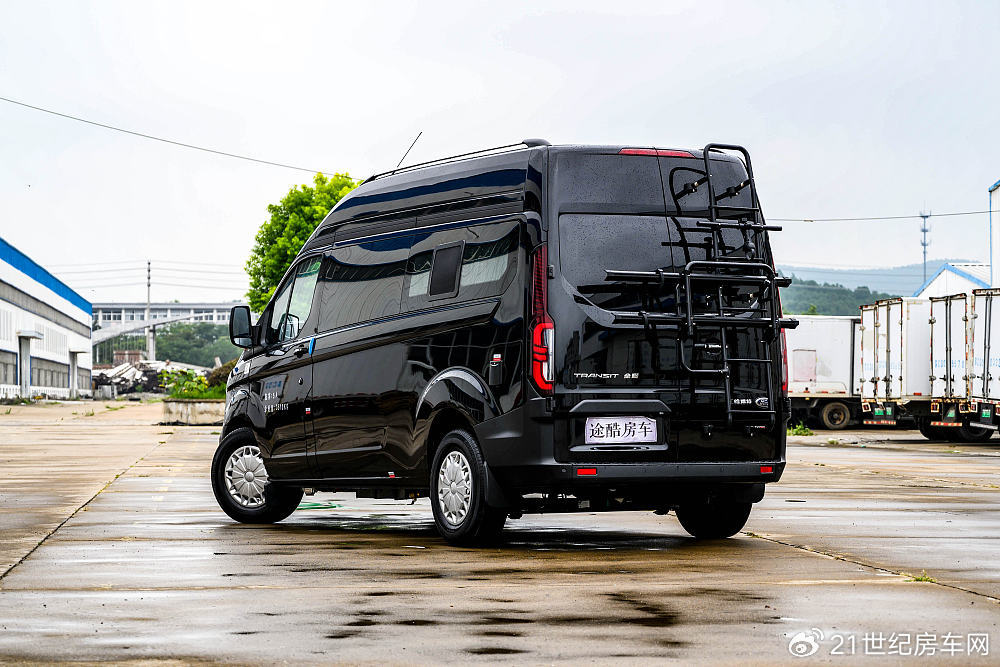 可变厨卫区,还有u型"大沙发"!实拍途酷新全顺b型房车