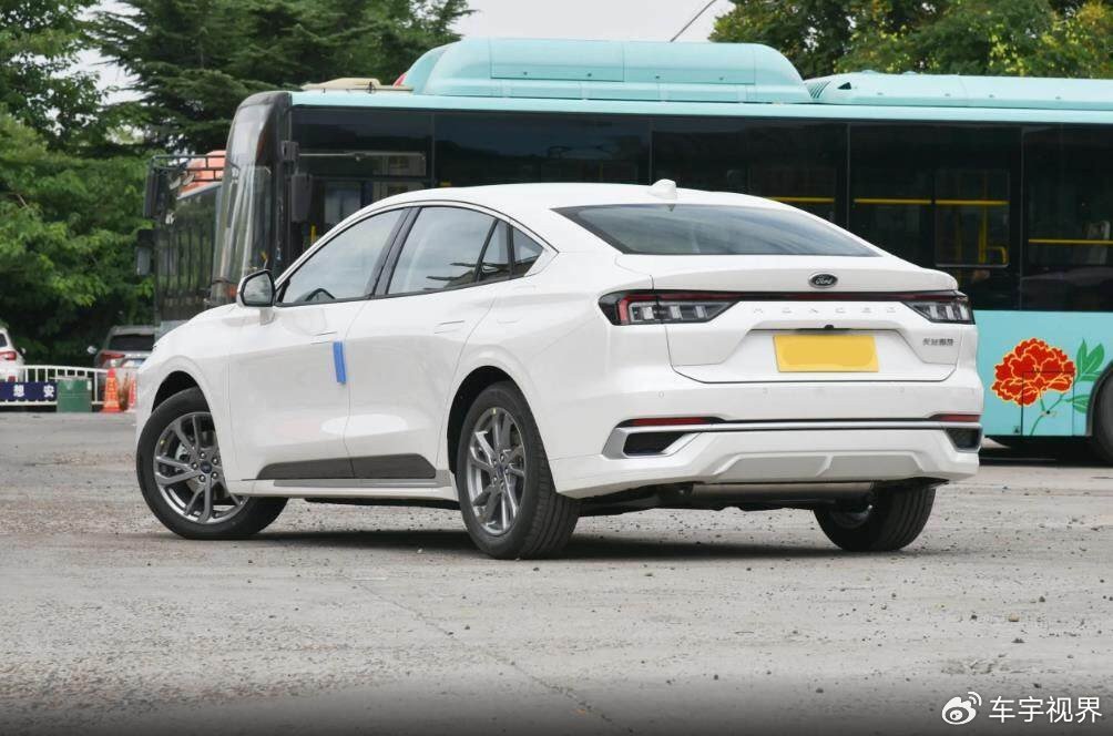 仅1498万起入门配15t8at轴距2945mm全新蒙迪欧能翻身