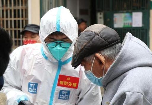 上海疫情下的志愿者和老人：有的免费送菜、有的帮登记核酸信息、有的跑腿挂号买药休闲区蓝鸢梦想 - Www.slyday.coM