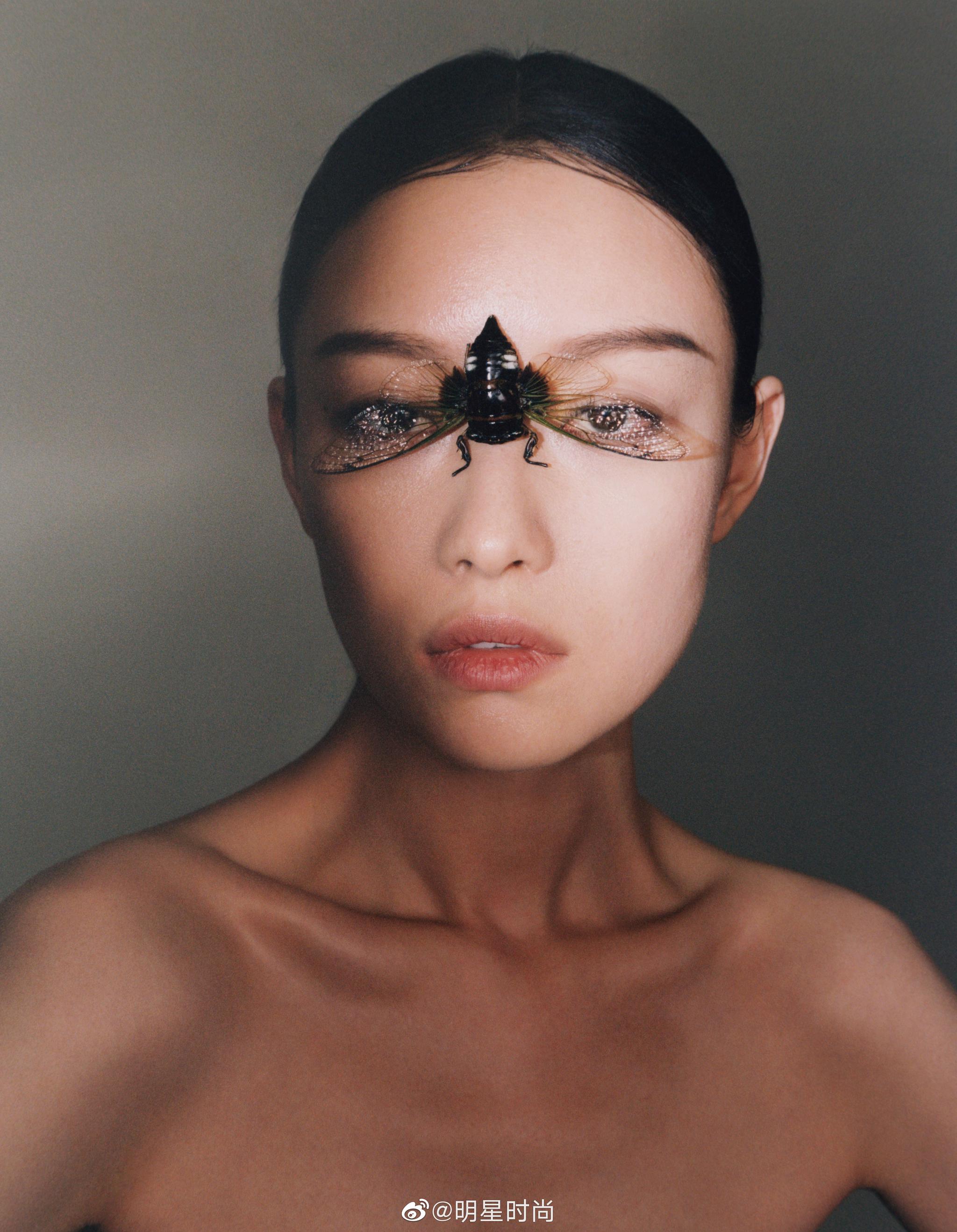 倪妮最新时尚大片,复古发型也凸显了她五官的立体