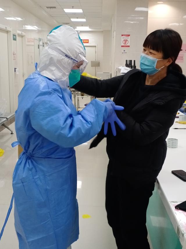 去年：她为抗疫提前给孩子断奶当下：当起确诊患儿的临时妈妈休闲区蓝鸢梦想 - Www.slyday.coM