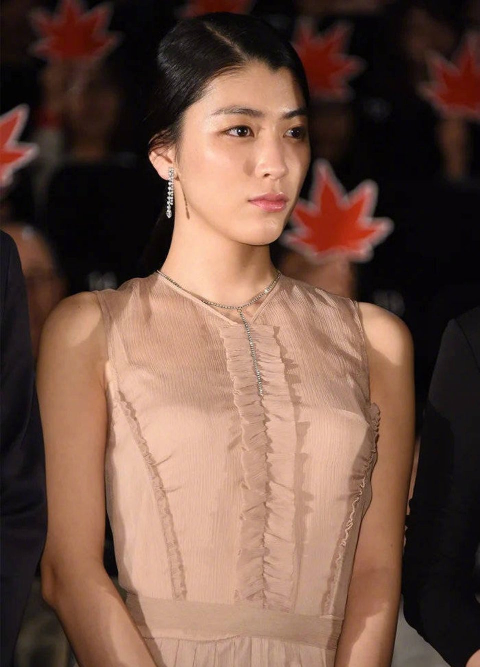 日本女演员成海璃子宣布结婚啦 漂亮姐姐丈夫是圈外人 日本女演员成海璃子宣布结婚啦 漂亮姐姐丈夫是圈外人