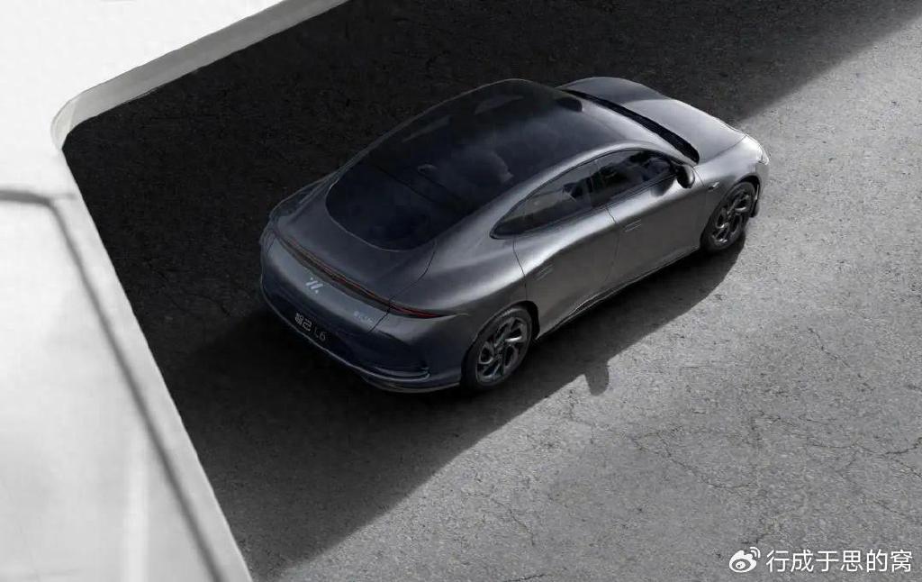 上汽最新仿真小脑技术让智己l6极限蟹行走位