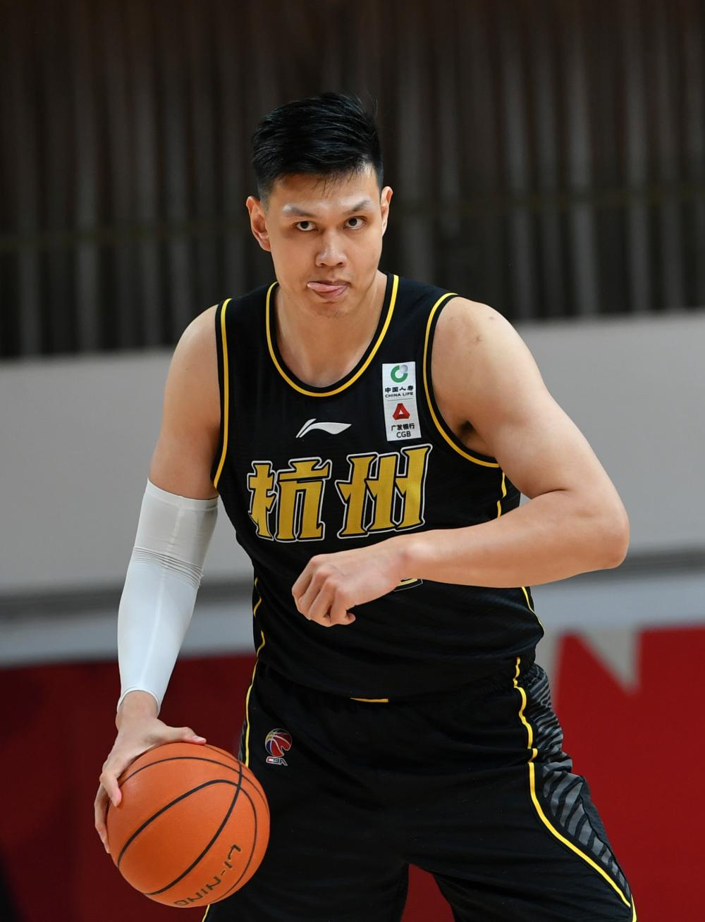 恶汉许钟豪收到双倍罚单球迷大快人心