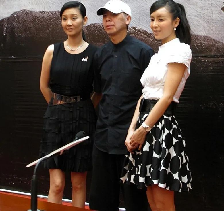 变洋气了?42岁张静初晒海外生活日常,说话中英文夹杂让人不适应|张静初|顾长卫|蒋雯丽_新浪新闻
