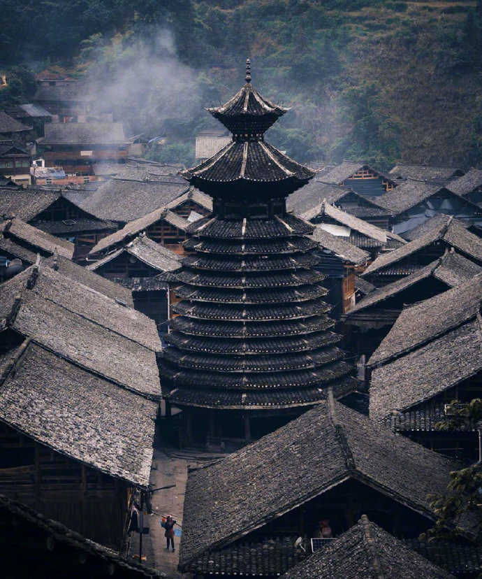 贵州省东南部的肇兴侗寨是全世界最大且最古老的侗寨