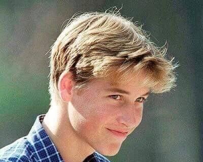 威廉王子少年时代穿衬衫配西装裤身形挺拔长相酷似妈妈