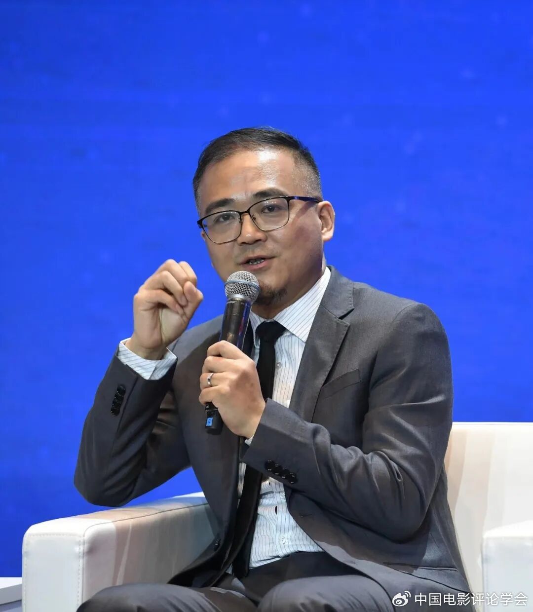 程波丨毕赣想借易烊千玺跨越自己和世界的距离