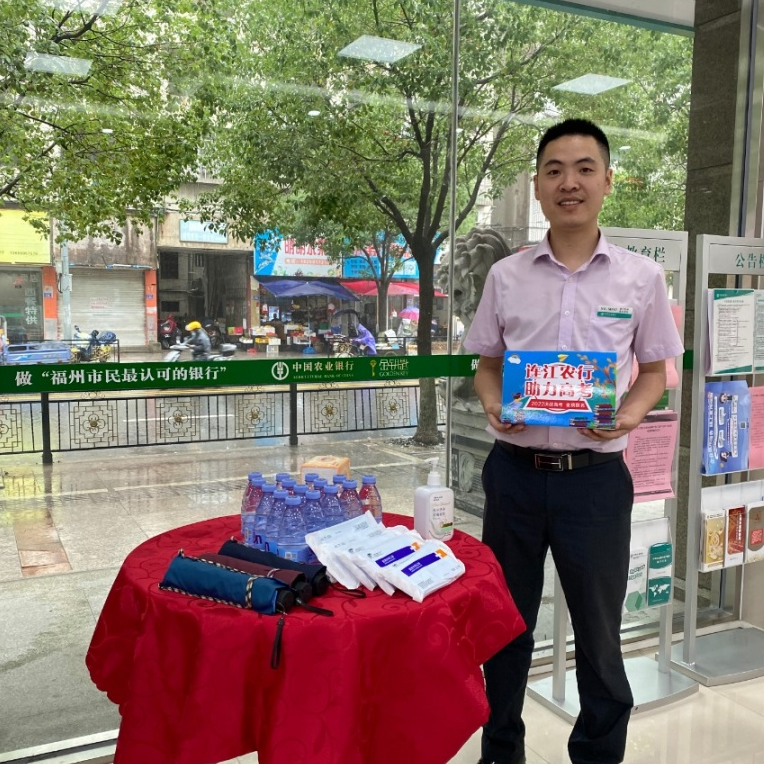 多个考场现场直击！考生和家长注意，这些地方可以提供服务休闲区蓝鸢梦想 - Www.slyday.coM