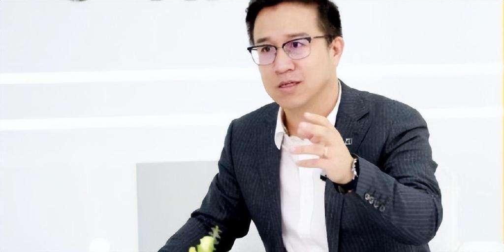 关海涛加盟极氪汽车后,极氪汽车与科技数码圈的自媒