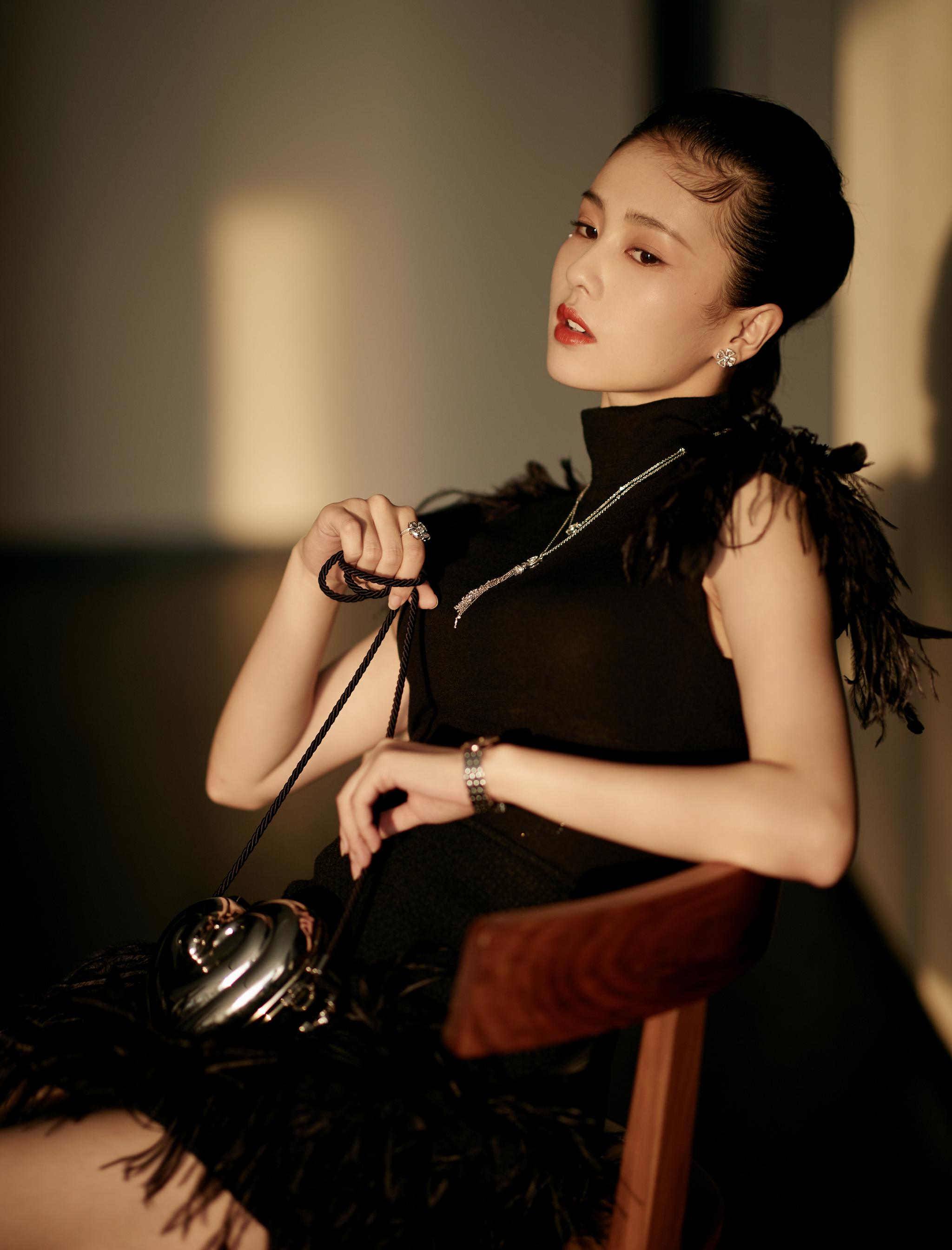 欢娱影视演员@白鹿my 出席ambush x bvlgari 联名包款发布派对