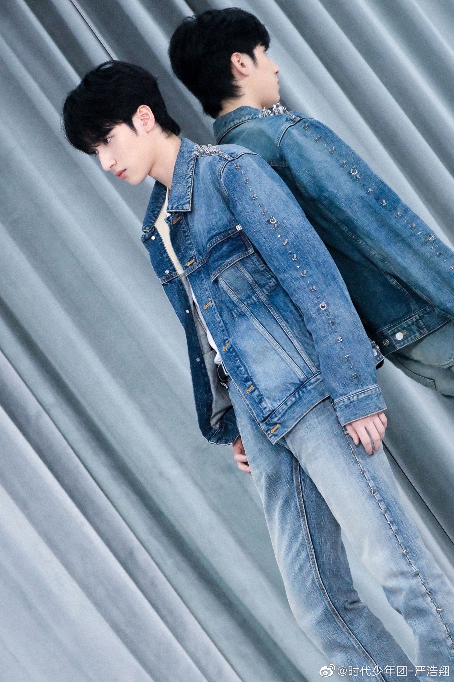 潮人严浩翔上线啦 带铆钉的牛仔外套好酷!_高清图集_新浪网