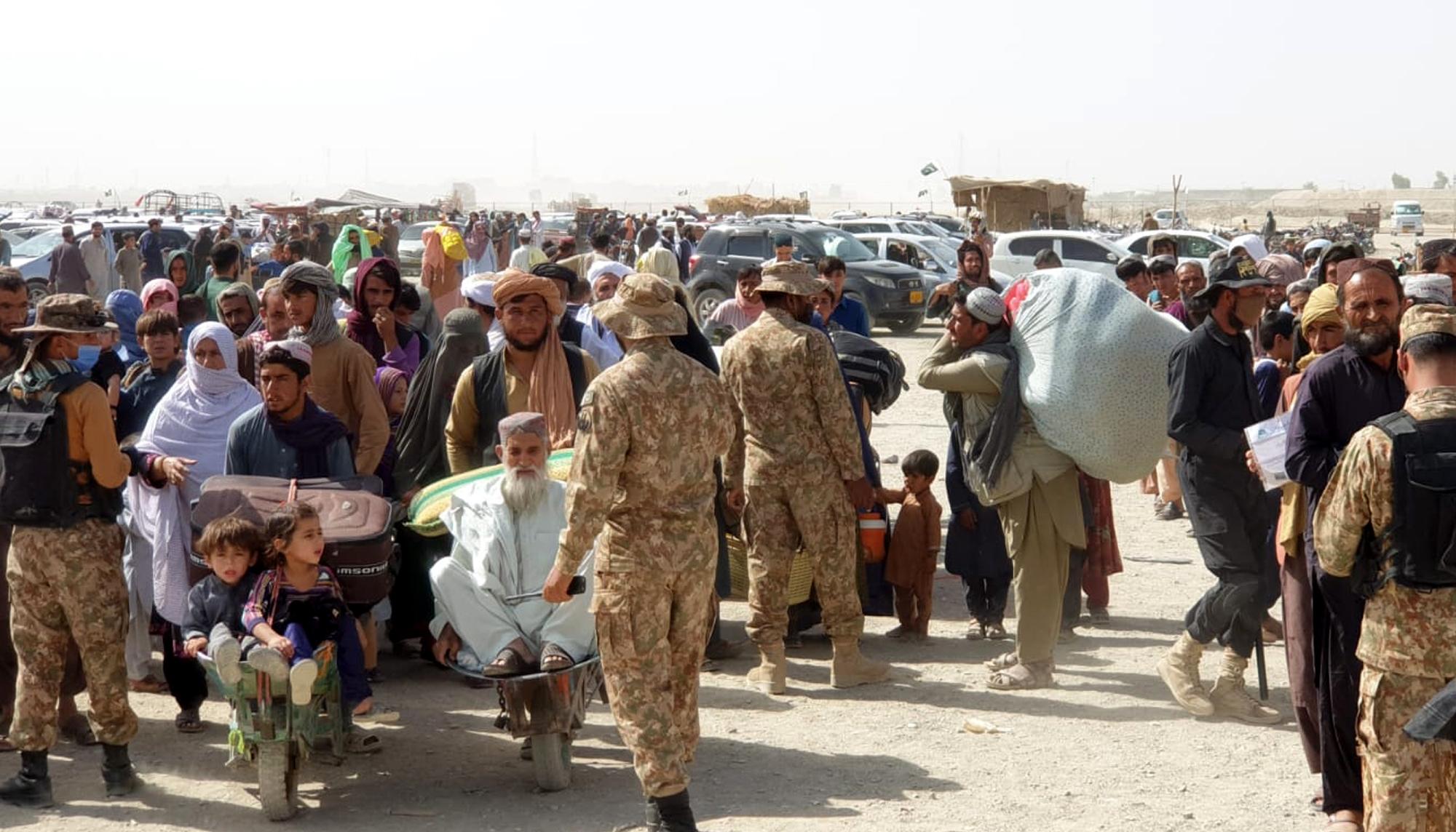 国际巴基斯坦边境口岸的阿富汗人